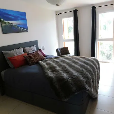 T3 Standing, Vue Mer, Piscine, Climatisation, Parking * Antibes